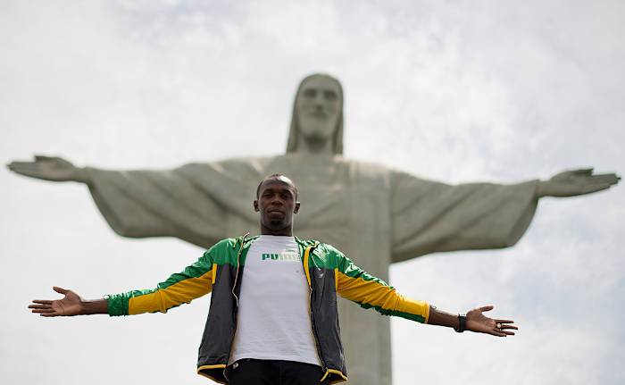 2012-1023-Usain-Bolt-Christ-the-Redeemer-statue.jpg